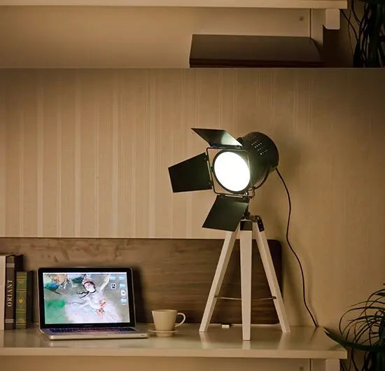 Photographer Studio Floor Lamp — Wood & Metal, 67 cm, Bulb Included