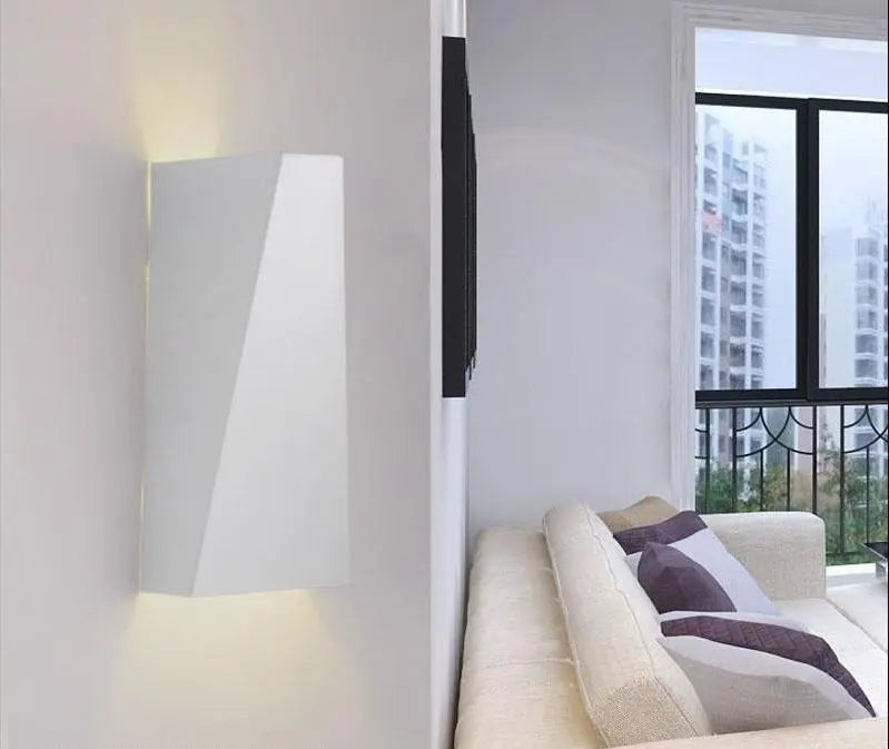 Modern Geometric Wall Light Iron LED 10W 3000K White Black