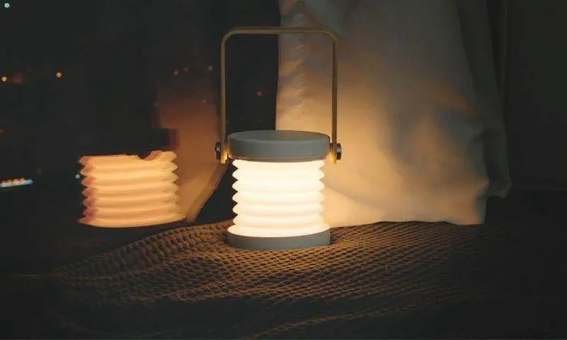 Portable collapsible lantern