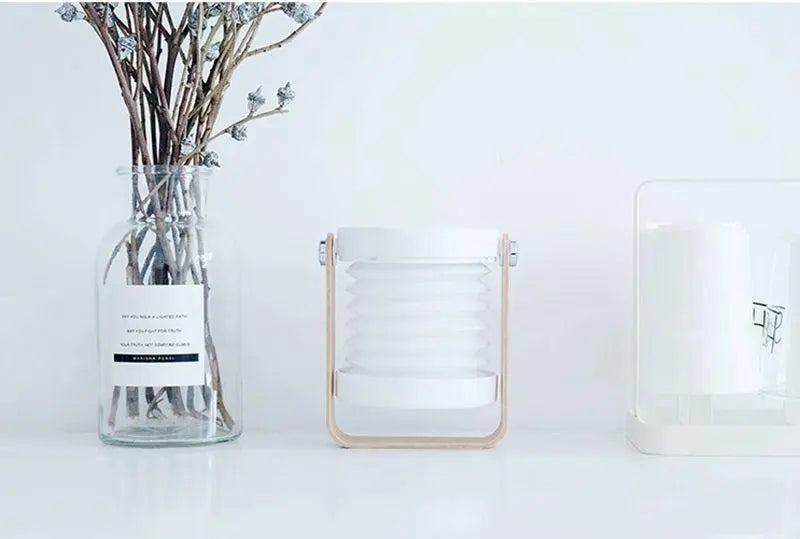 Portable collapsible lantern