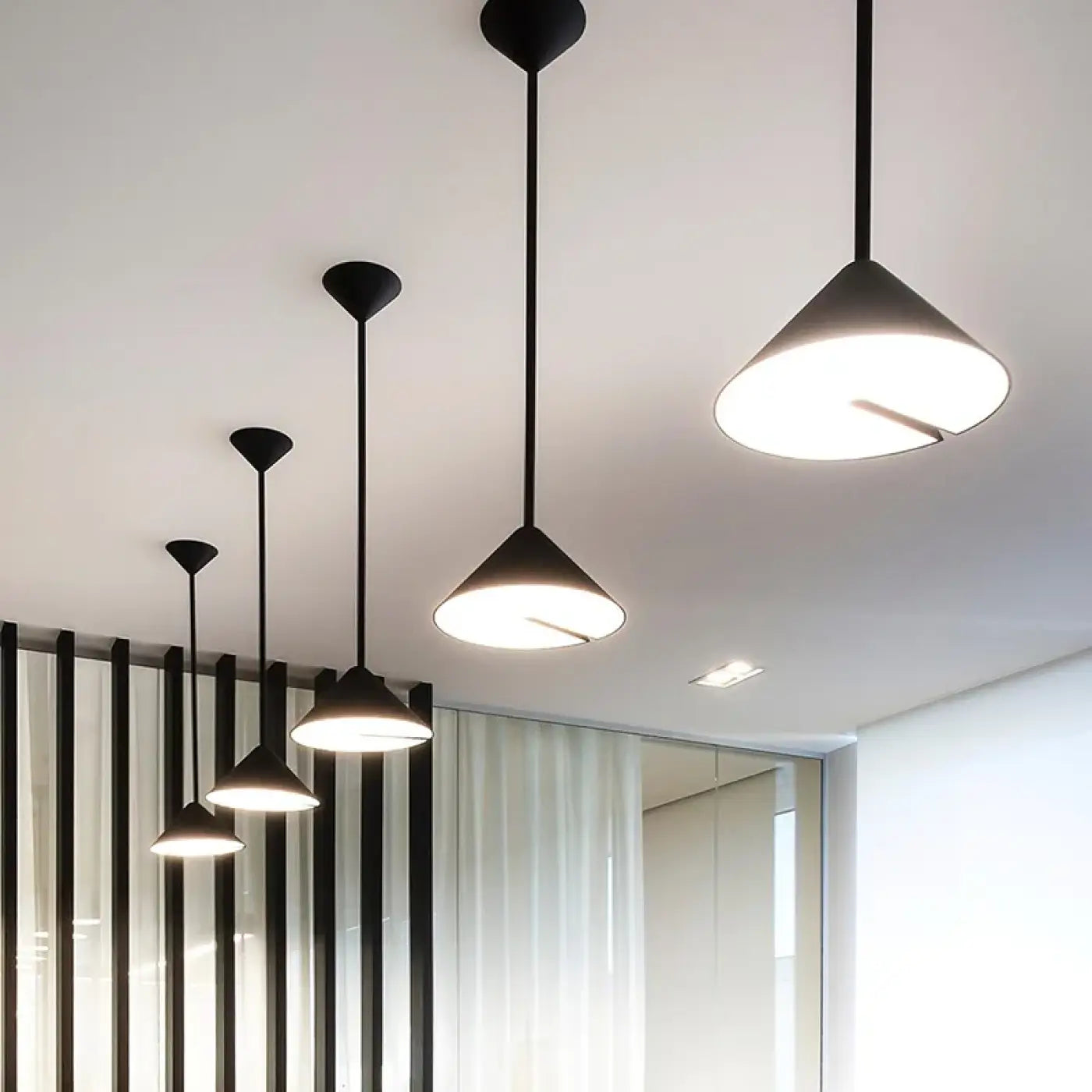 Black Conical Pendant Light E27 — Ø20cm, Cool White 4000K